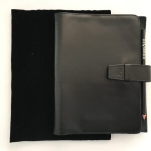 Нов тетрад Audemars Piguet с моливи в кожена чанта