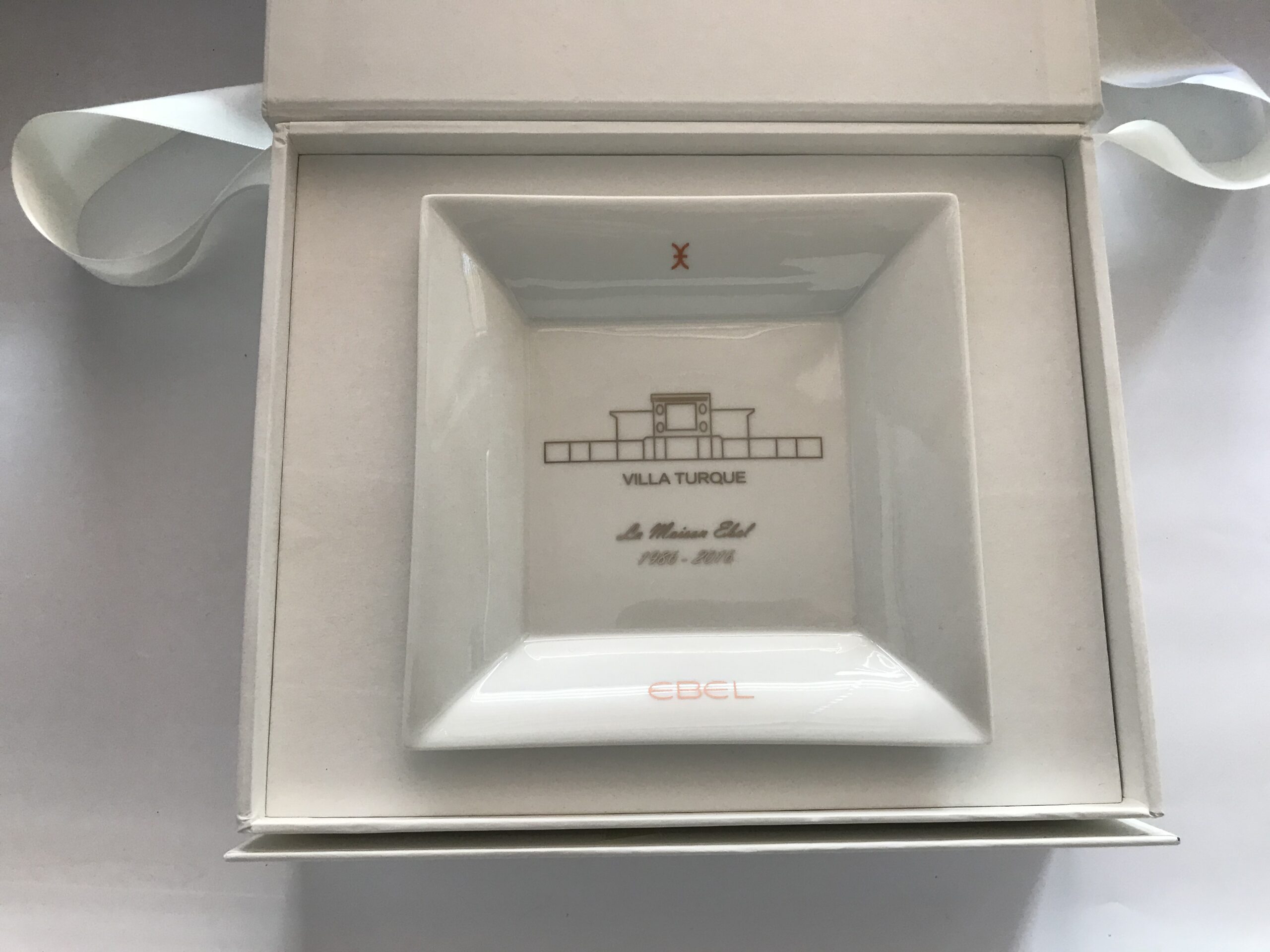 Нов Асистър за Цигари Ebel с Кутия и Книга с История на Ebel - Image 2