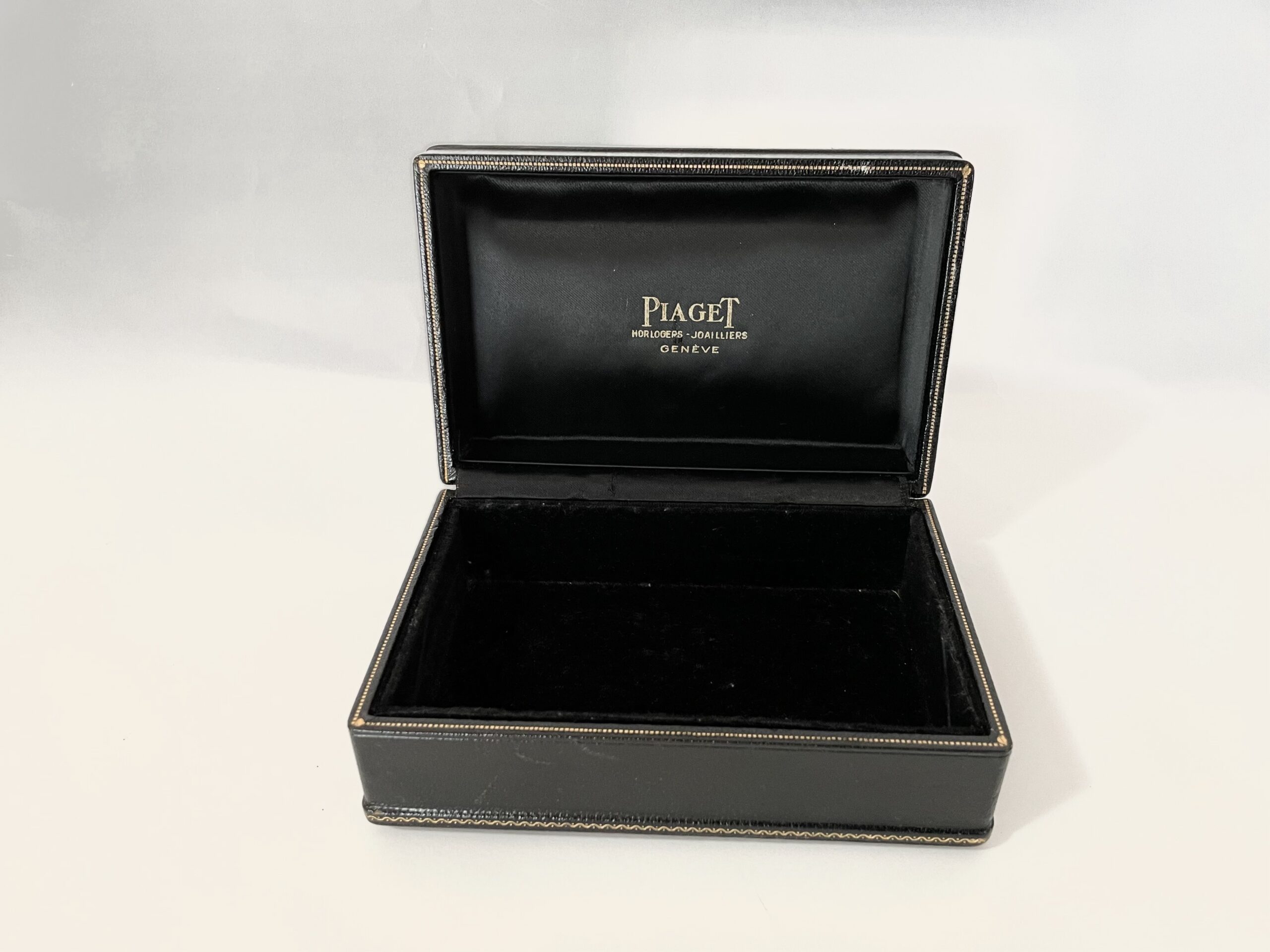 Винтидж черна кутия за часовник Piaget от 1970-те