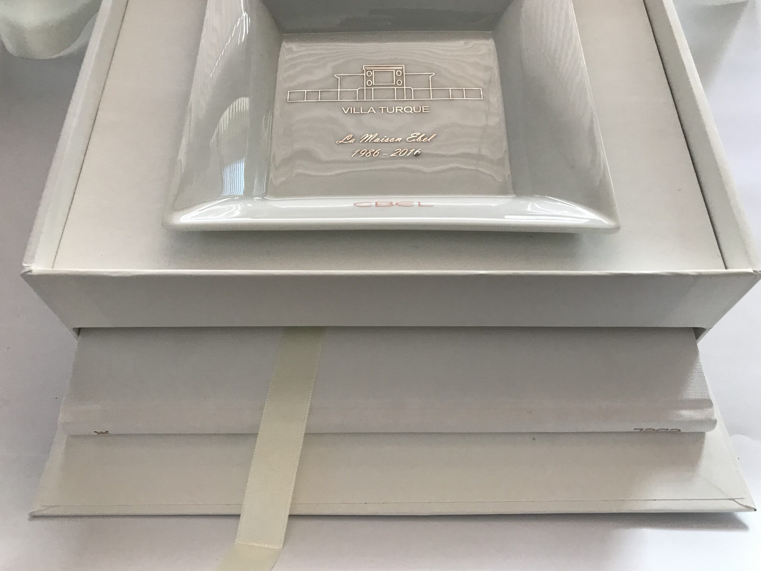 Пепелник от порцелан с кутия и история на Ebel - Image 4