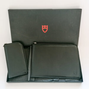 Кожен пътнически портфейл Tudor - малък и голям