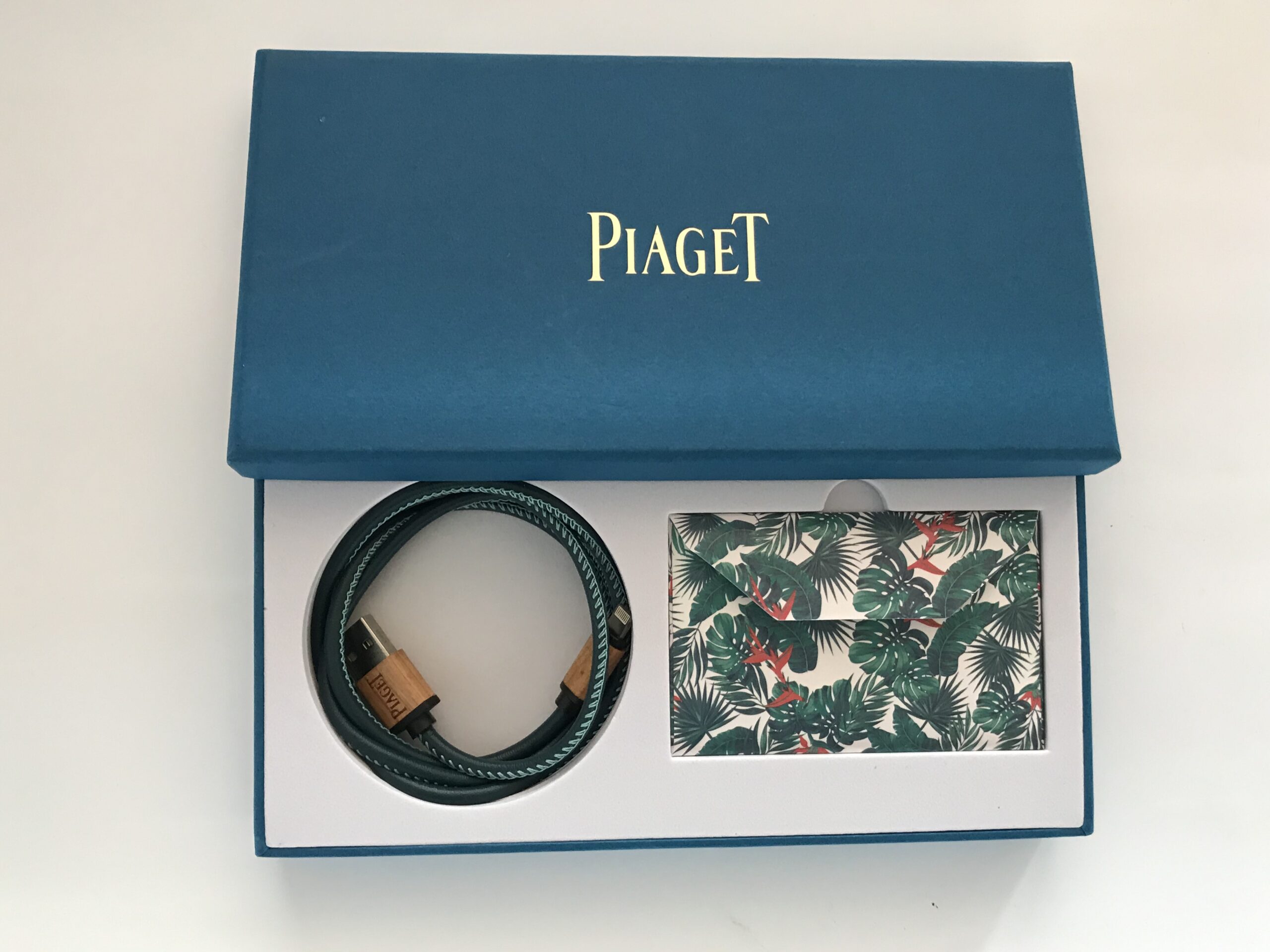 USB зарядно за iPhone Piaget с оригинална кутия